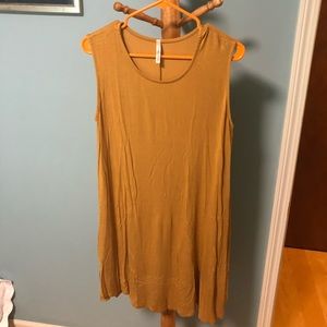 Simple golden dress 👗